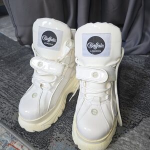 Buffalo London 1348-14 2.0 Platform Sneakers in White Patent Leather, Size 38